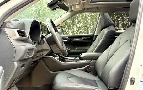 Toyota Highlander, 2022 год, 3 710 000 рублей, 10 фотография