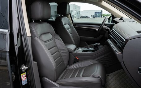 Volkswagen Touareg III, 2018 год, 4 995 000 рублей, 8 фотография
