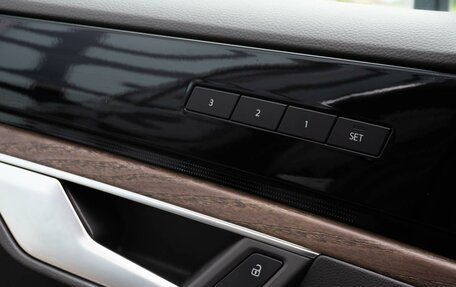 Volkswagen Touareg III, 2018 год, 4 995 000 рублей, 13 фотография