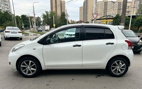 Toyota Yaris III рестайлинг, 2009 год, 599 000 рублей, 2 фотография