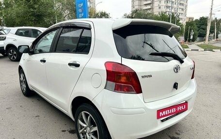 Toyota Yaris III рестайлинг, 2009 год, 599 000 рублей, 3 фотография