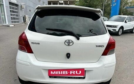 Toyota Yaris III рестайлинг, 2009 год, 599 000 рублей, 4 фотография