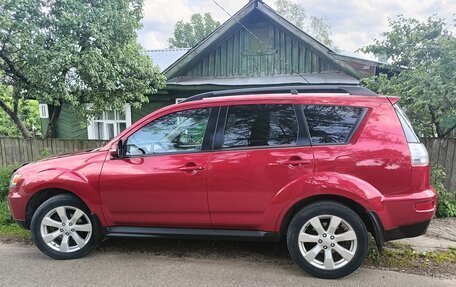 Mitsubishi Outlander III рестайлинг 3, 2011 год, 1 400 000 рублей, 16 фотография