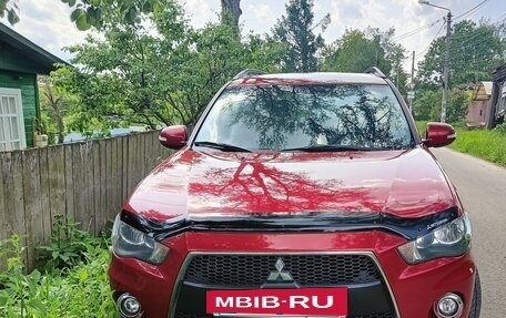 Mitsubishi Outlander III рестайлинг 3, 2011 год, 1 400 000 рублей, 18 фотография