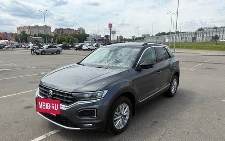 Volkswagen T-Roc I, 2020 год, 2 450 000 рублей, 2 фотография