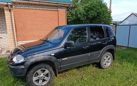 Chevrolet Niva I рестайлинг, 2017 год, 760 000 рублей, 3 фотография