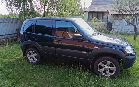 Chevrolet Niva I рестайлинг, 2017 год, 760 000 рублей, 2 фотография