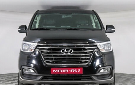 Hyundai Grand Starex Grand Starex I рестайлинг 2, 2018 год, 3 559 000 рублей, 2 фотография