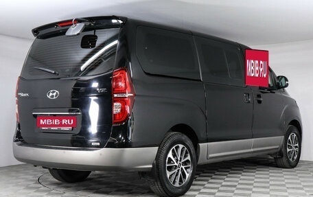 Hyundai Grand Starex Grand Starex I рестайлинг 2, 2018 год, 3 559 000 рублей, 5 фотография