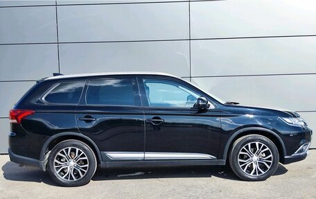 Mitsubishi Outlander III рестайлинг 3, 2018 год, 1 849 000 рублей, 4 фотография