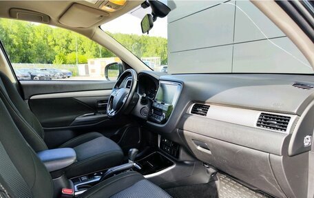 Mitsubishi Outlander III рестайлинг 3, 2018 год, 1 849 000 рублей, 11 фотография