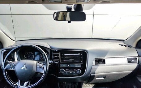 Mitsubishi Outlander III рестайлинг 3, 2018 год, 1 849 000 рублей, 14 фотография