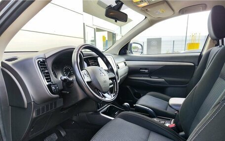 Mitsubishi Outlander III рестайлинг 3, 2018 год, 1 849 000 рублей, 16 фотография
