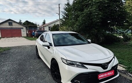 Toyota Camry, 2019 год, 2 400 000 рублей, 1 фотография