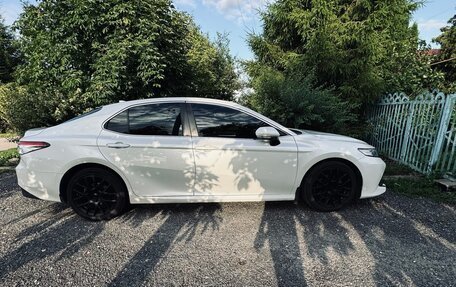 Toyota Camry, 2019 год, 2 400 000 рублей, 4 фотография