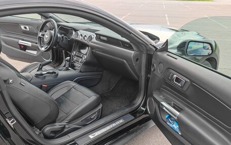 Ford Mustang VI рестайлинг, 2017 год, 3 800 000 рублей, 5 фотография