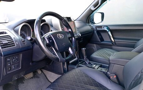 Toyota Land Cruiser Prado 150 рестайлинг 2, 2011 год, 2 650 000 рублей, 10 фотография