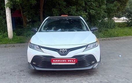 Toyota Camry, 2019 год, 1 796 666 рублей, 2 фотография
