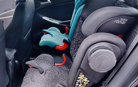 Hyundai Solaris II рестайлинг, 2015 год, 1 090 000 рублей, 10 фотография
