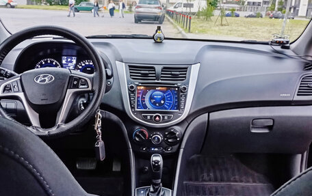 Hyundai Solaris II рестайлинг, 2015 год, 1 090 000 рублей, 9 фотография