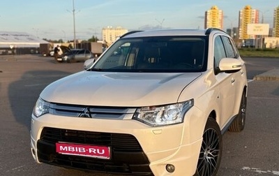 Mitsubishi Outlander III рестайлинг 3, 2014 год, 2 050 000 рублей, 1 фотография