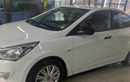 Hyundai Solaris II рестайлинг, 2016 год, 1 000 000 рублей, 2 фотография