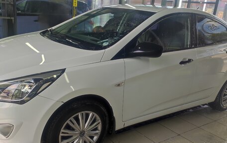 Hyundai Solaris II рестайлинг, 2016 год, 1 000 000 рублей, 4 фотография