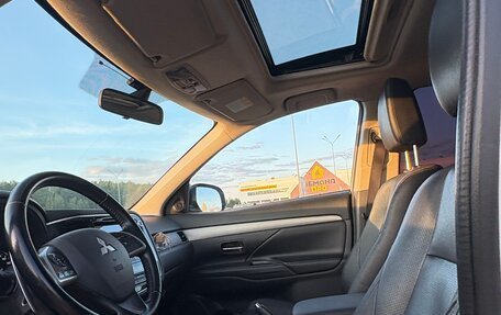 Mitsubishi Outlander III рестайлинг 3, 2014 год, 2 050 000 рублей, 10 фотография
