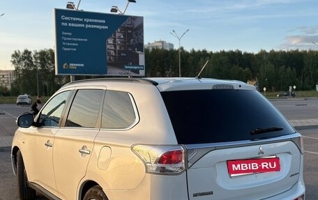 Mitsubishi Outlander III рестайлинг 3, 2014 год, 2 050 000 рублей, 4 фотография