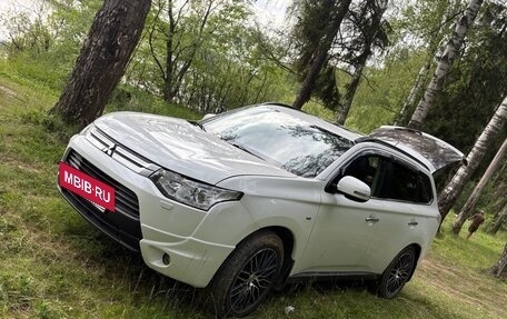 Mitsubishi Outlander III рестайлинг 3, 2014 год, 2 050 000 рублей, 13 фотография