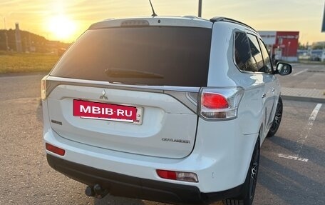 Mitsubishi Outlander III рестайлинг 3, 2014 год, 2 050 000 рублей, 5 фотография