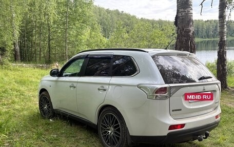 Mitsubishi Outlander III рестайлинг 3, 2014 год, 2 050 000 рублей, 14 фотография