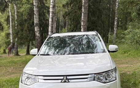 Mitsubishi Outlander III рестайлинг 3, 2014 год, 2 050 000 рублей, 15 фотография