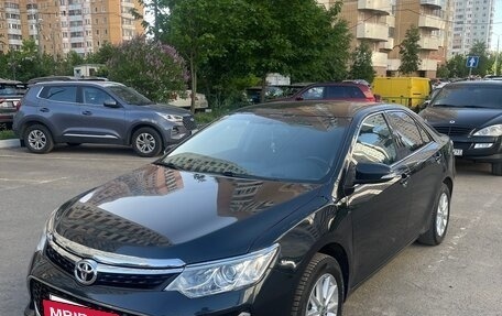 Toyota Camry, 2015 год, 1 900 000 рублей, 4 фотография