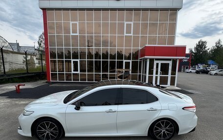 Toyota Camry, 2018 год, 3 190 000 рублей, 2 фотография