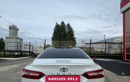 Toyota Camry, 2018 год, 3 190 000 рублей, 4 фотография