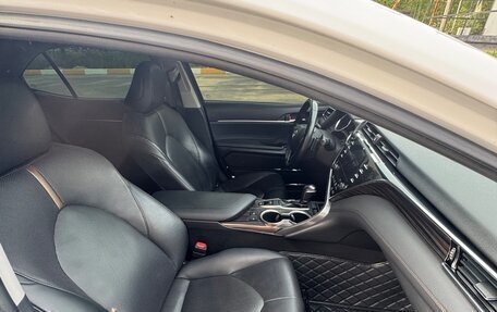 Toyota Camry, 2018 год, 3 190 000 рублей, 12 фотография