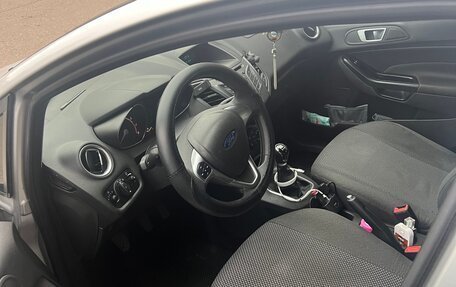 Ford Fiesta, 2015 год, 820 000 рублей, 2 фотография