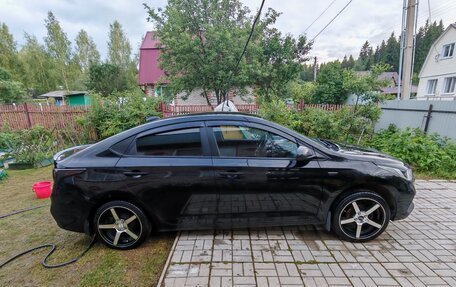 Hyundai Solaris II рестайлинг, 2017 год, 1 132 000 рублей, 4 фотография