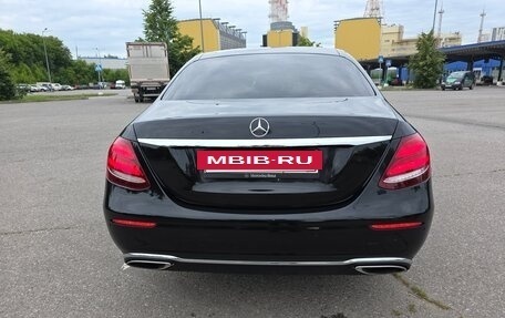 Mercedes-Benz E-Класс, 2019 год, 2 900 000 рублей, 3 фотография
