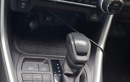 Toyota RAV4, 2020 год, 3 360 000 рублей, 14 фотография