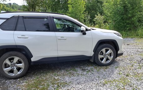 Toyota RAV4, 2020 год, 3 360 000 рублей, 16 фотография