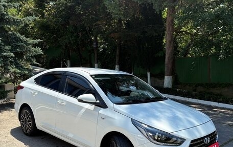 Hyundai Solaris II рестайлинг, 2018 год, 1 200 000 рублей, 2 фотография