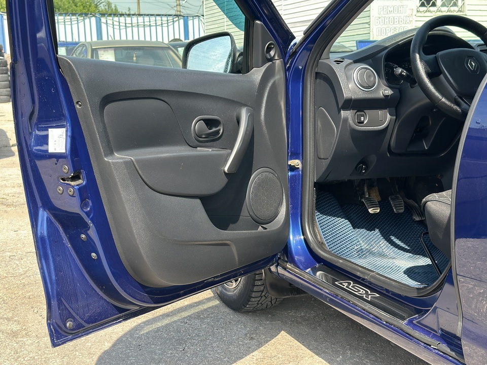 Renault Logan II, 2017 год, 745 000 рублей, 9 фотография