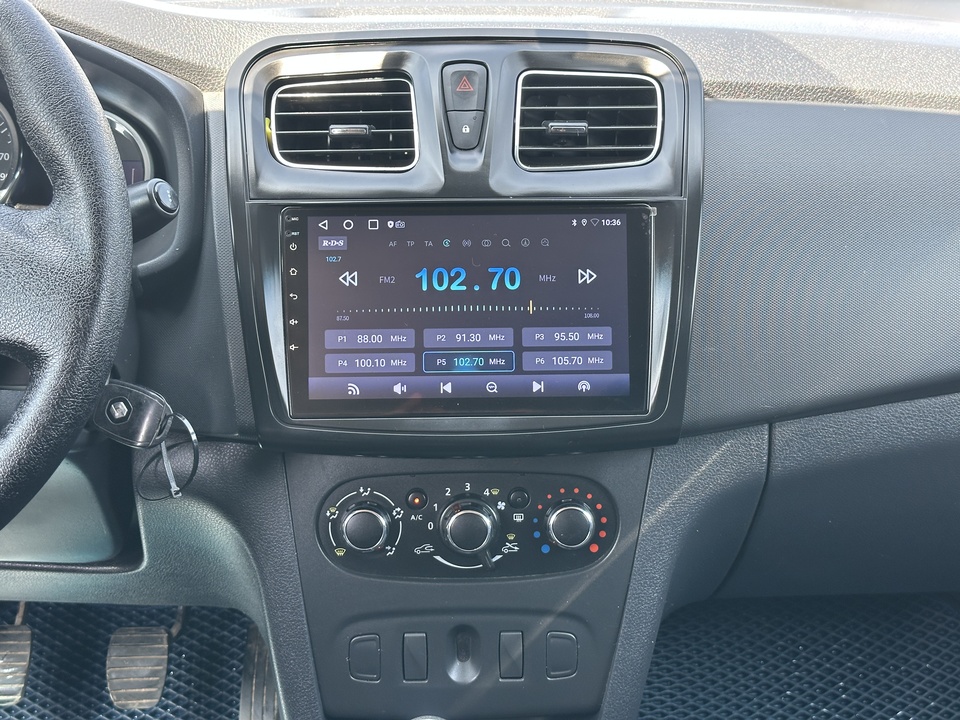 Renault Logan II, 2017 год, 745 000 рублей, 15 фотография