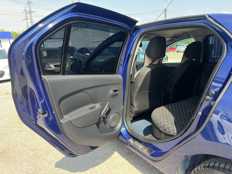 Renault Logan II, 2017 год, 745 000 рублей, 12 фотография