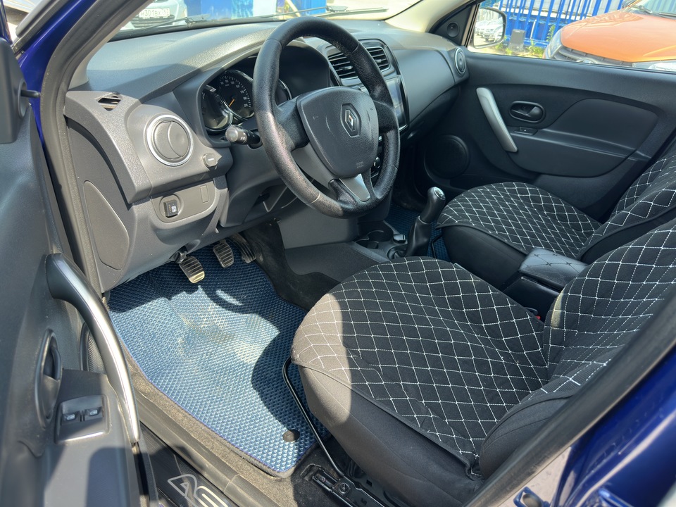 Renault Logan II, 2017 год, 745 000 рублей, 10 фотография