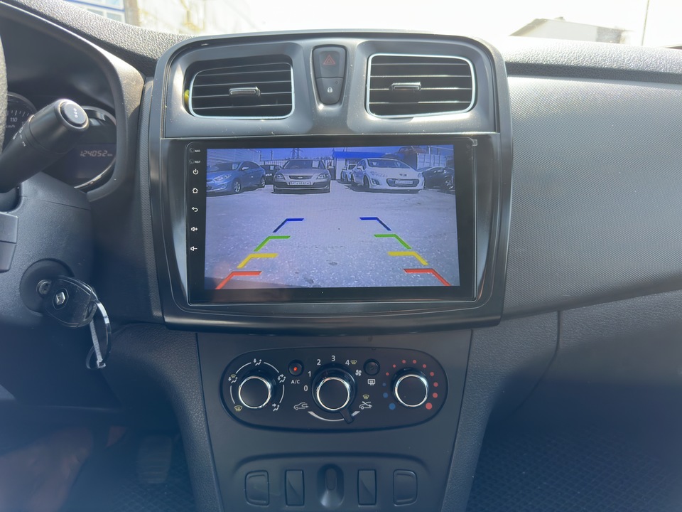 Renault Logan II, 2017 год, 745 000 рублей, 18 фотография