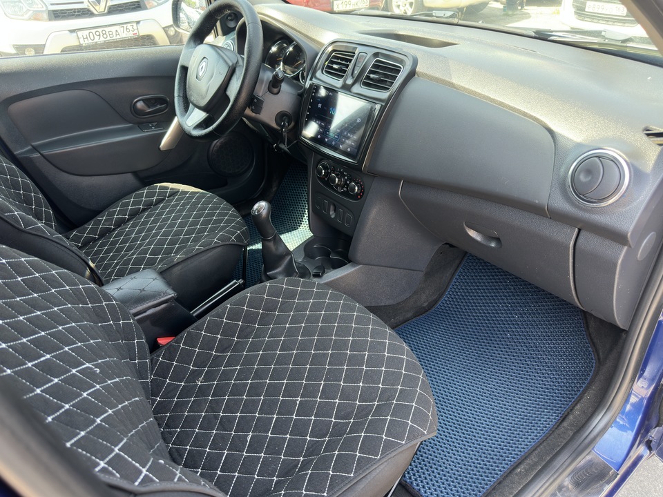 Renault Logan II, 2017 год, 745 000 рублей, 21 фотография