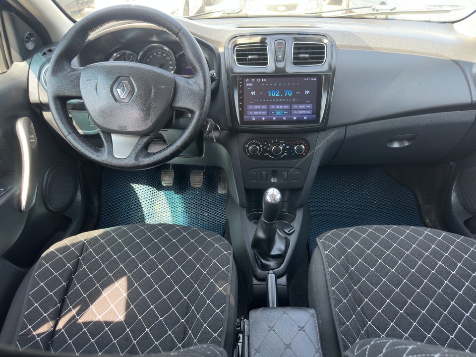 Renault Logan II, 2017 год, 745 000 рублей, 14 фотография